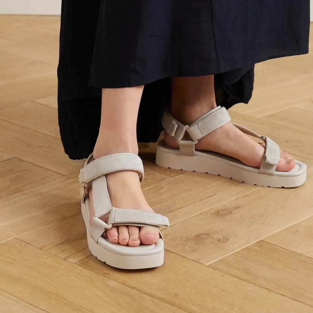 ✨Vince Sandals✨